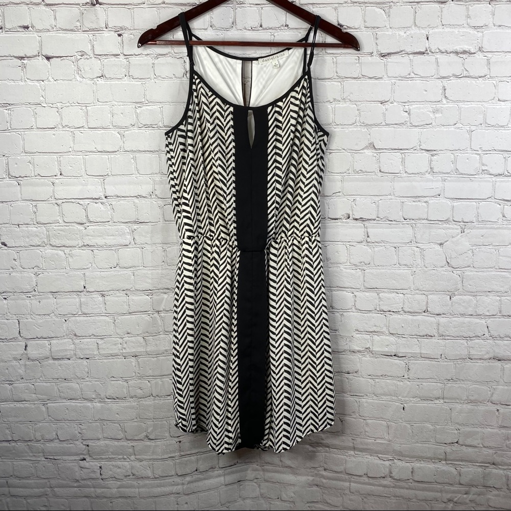 DANIEL RAINN Black White Chevron Sleeveless Dress